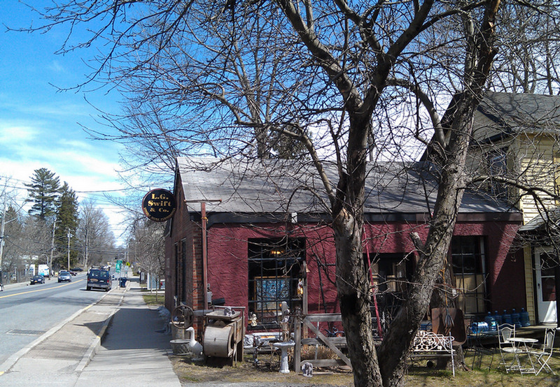apple antiques Amenia